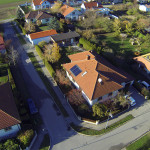 Luftaufnahme über einem Einfamilienhaus