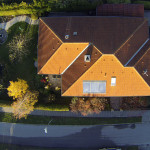 Luftaufnahme über einem Einfamilienhaus