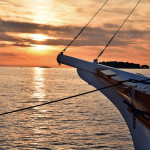 Boot-im-Sonnenuntergang-Rovinj-web